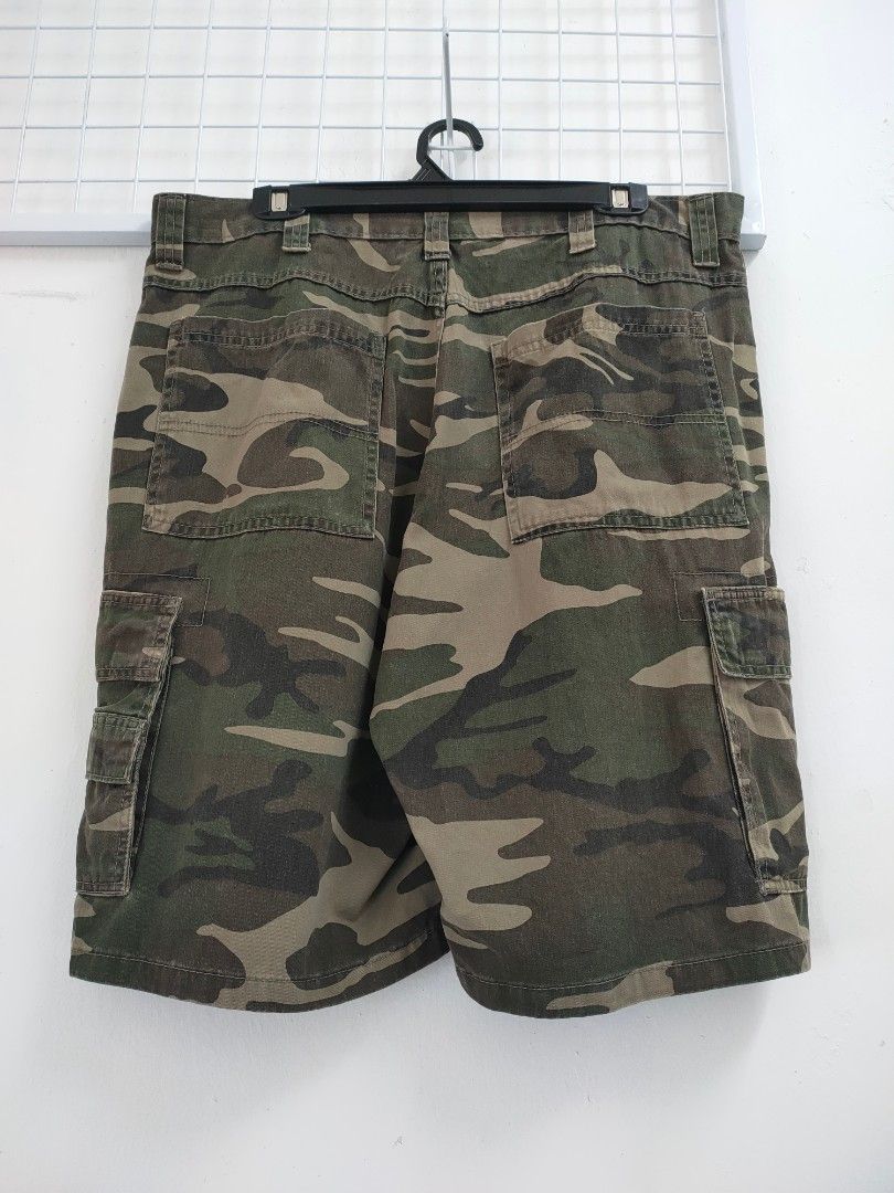 WRANGLER AUTHENTIC ISSUE CAMO CARGO SHORT PANTS Men s Fashion