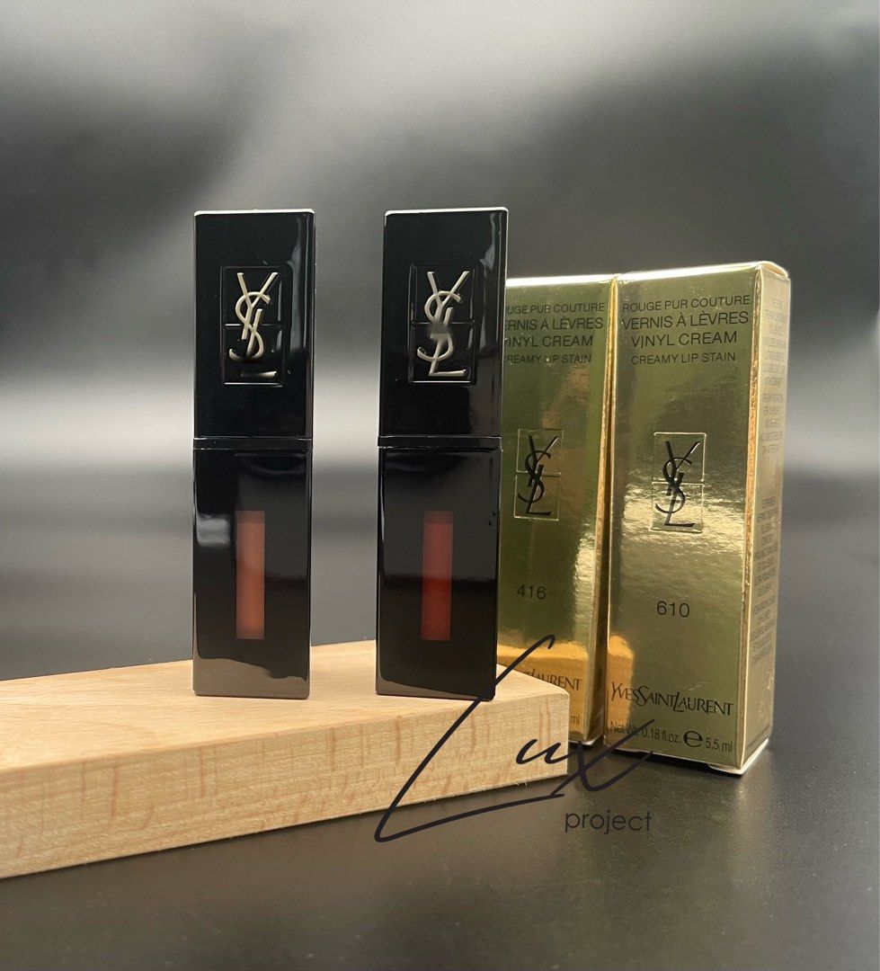 Exclusive vinyl cream lip showroom set top