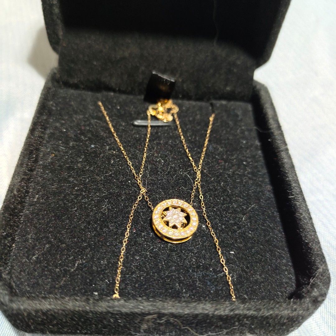 18K .20 CARAT NATURAL DIAMOND (Category: Necklaces) located in Pasay City. Submitted by sheinnie (Listing ID 1242707296, Image 1). Description: SELLING MY PRELOVED NECKLACE .20 CARAT w/ CERTIFICATE will GIVE DISCOUNT TO SURE BUYER.