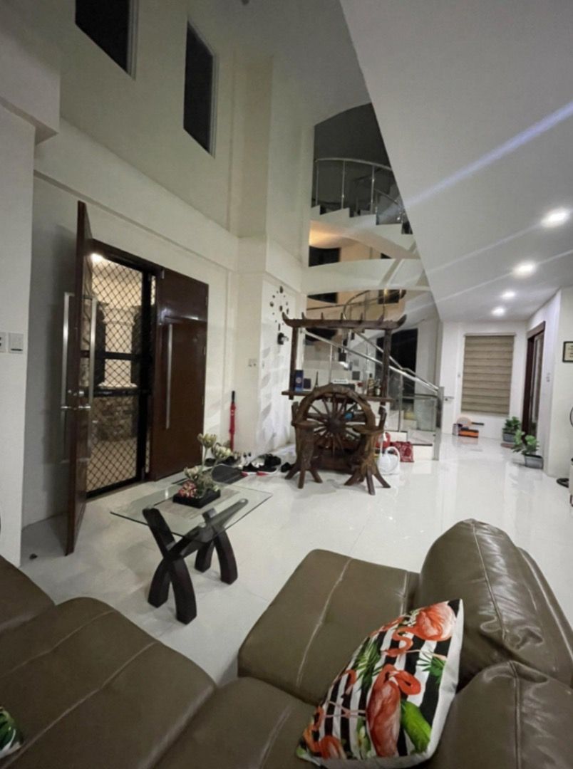 7 bedroom house and lot at Splendido Tagaytay for SALE, Property, For