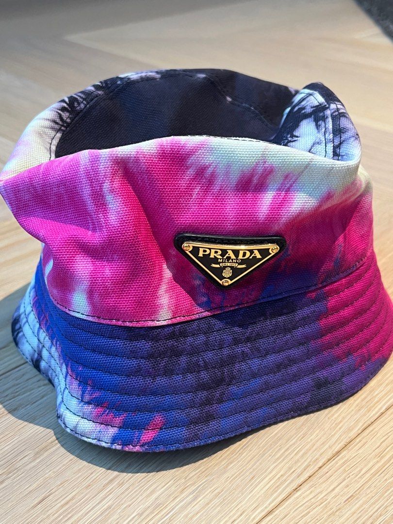 100% authentic and 99% new prada bucket hat pink and purple size M