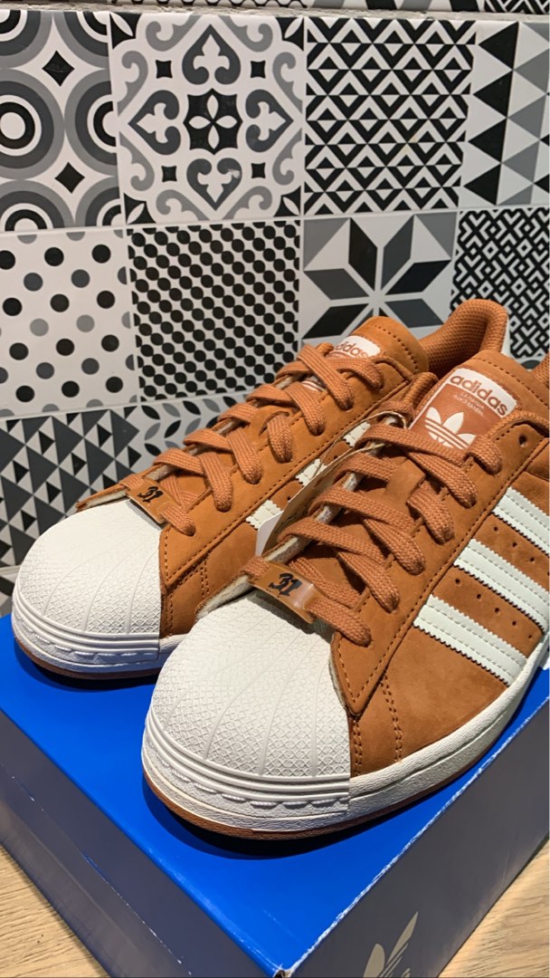 Adidas hotsell superstar camel