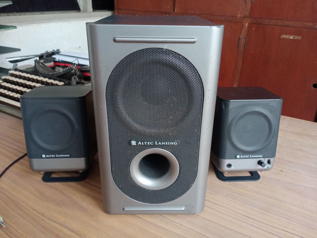 Altec lansing hot sale bass