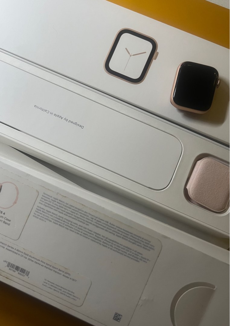 Apple watch series 4 gps gold store aluminum case with pink sand sport band