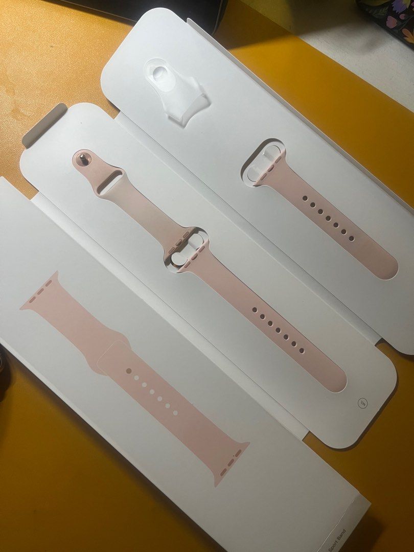 Apple Watch Series 4 Gold Aluminum Case with pink sand sport band