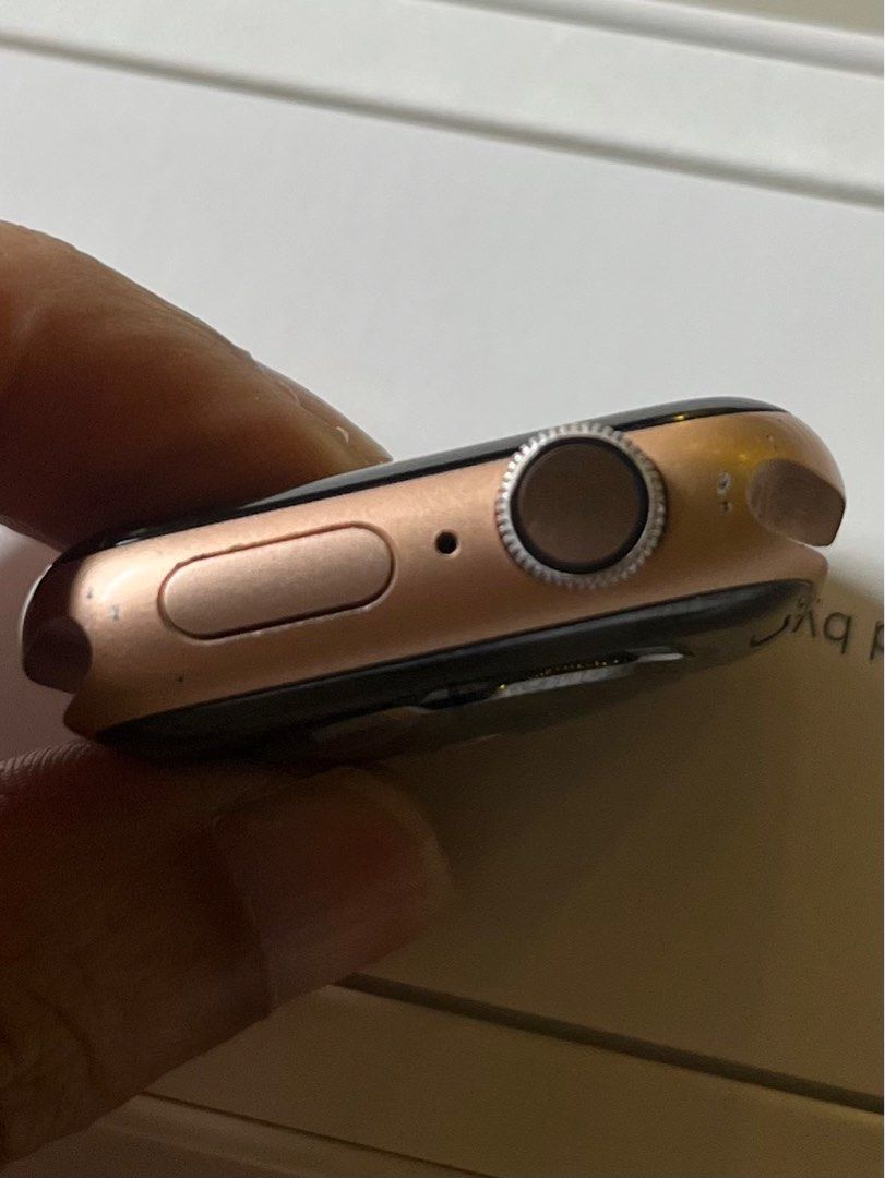Apple watch series store 4 gold aluminum case