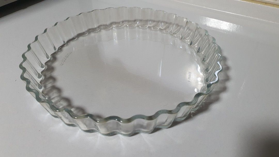 Arcuisine France glass pie dish, Furniture & Home Living, Kitchenware ...