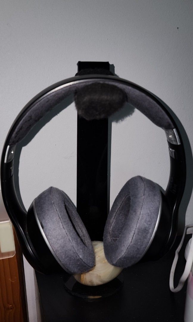 Aukey Headphone + Free stand, Audio, Headphones & Headsets on Carousell
