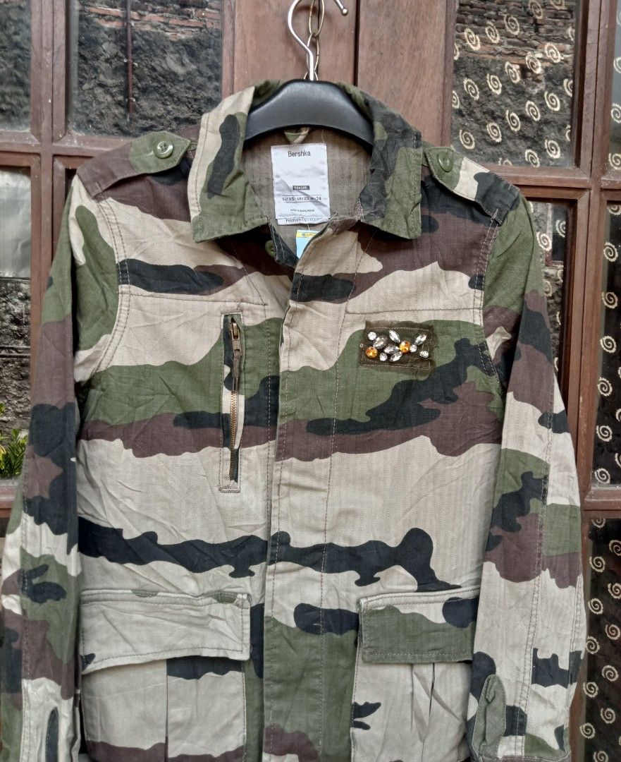 Bershka Parka Loreng Cewek US Army Camoflage CAMO, Fesyen Wanita ...