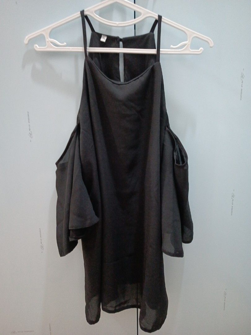 Black party top (Category: Blouses) located in Manila. Submitted by unboxing_addict (Listing ID 1242547954, Image 1). Description: black party top bakuna blouse shala tignan sa party sexy since bakuna blouse sya XL.