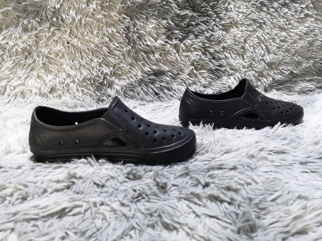 Closed discount rubber shoes