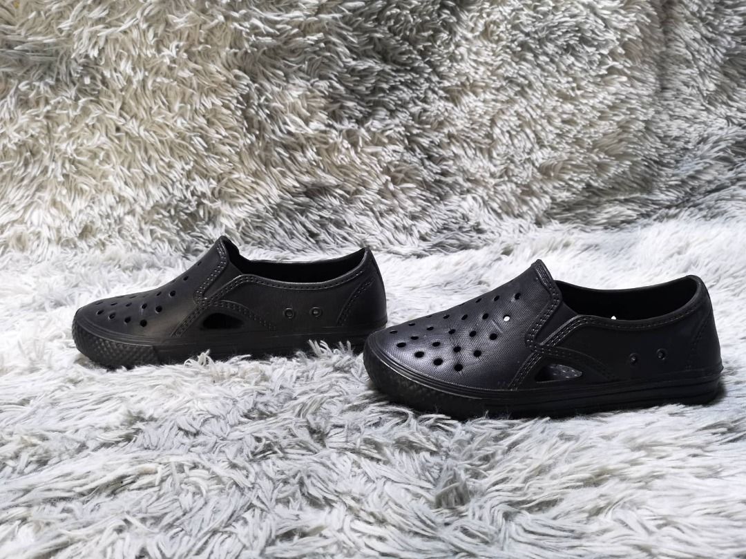 Closed rubber shoes store