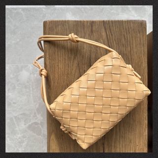 (Category: ) located in . Submitted by opuluxe.sg (Listing ID 1242653641, Image 1). Description: .
