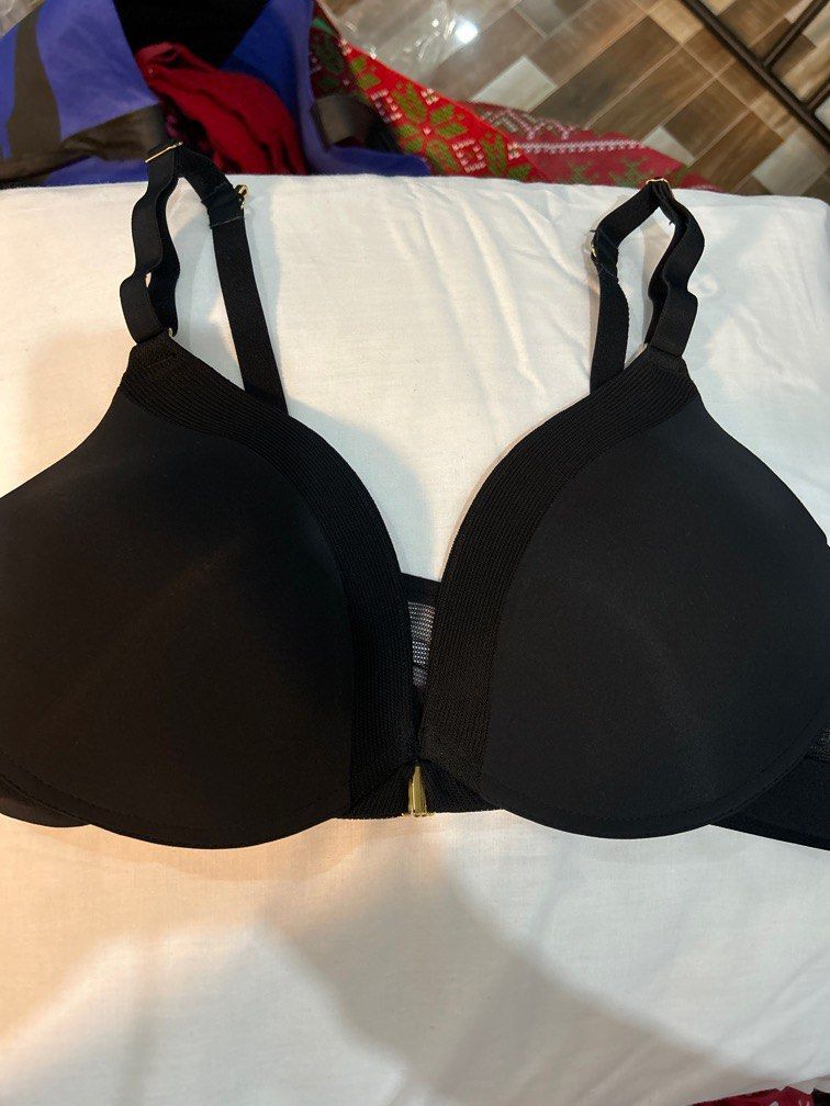 Branded front closure no wire bra size 38C, Women's Fashion, Undergarments  & Loungewear on Carousell
