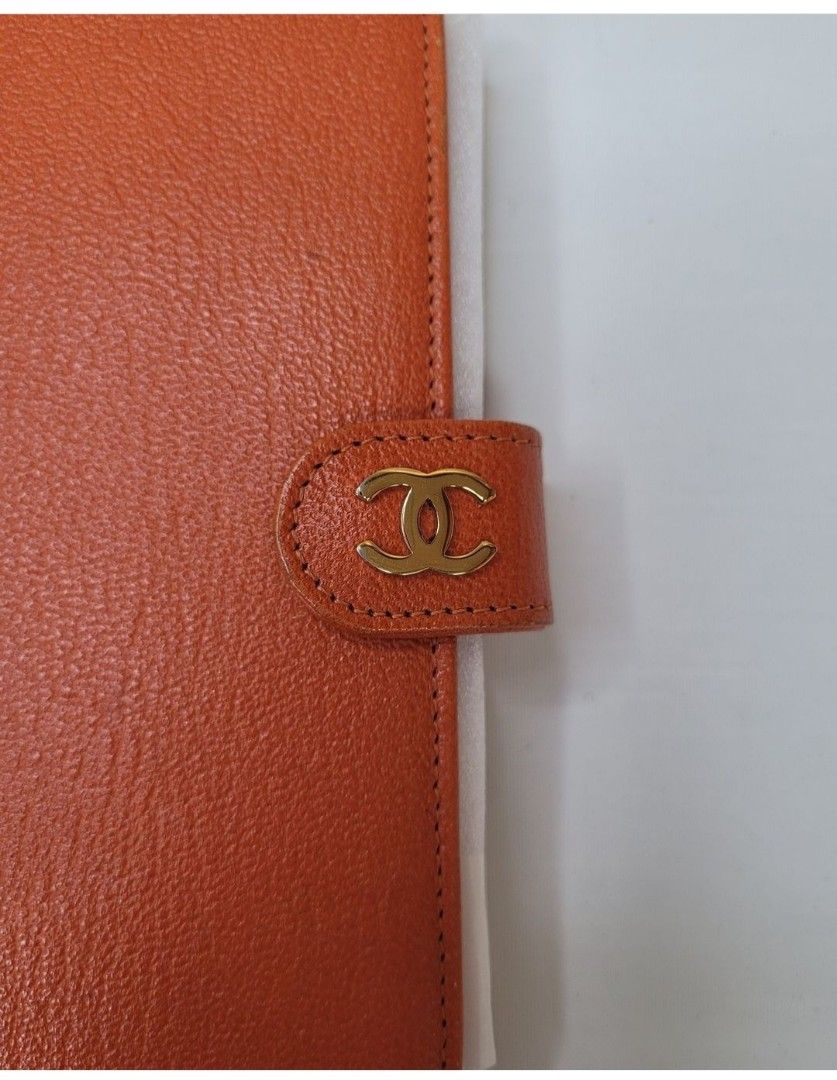 Chanel 中古橙色皮革手帳, 名牌, 手袋及銀包- Carousell