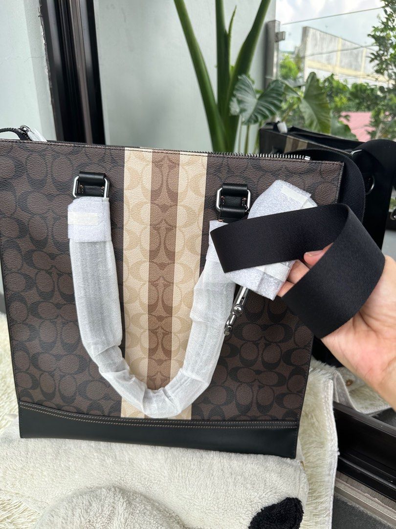 coach graham structured tote bag (Category: Luxury Bags & Wallets) located in Calamba. Submitted by zarahzion (Listing ID 1242606321, Image 2). Description: coach graham tote bag tote bag & sling bag comes with tag,cc & polyplastic guranteed original & brandnew from USA 🇺🇸 .