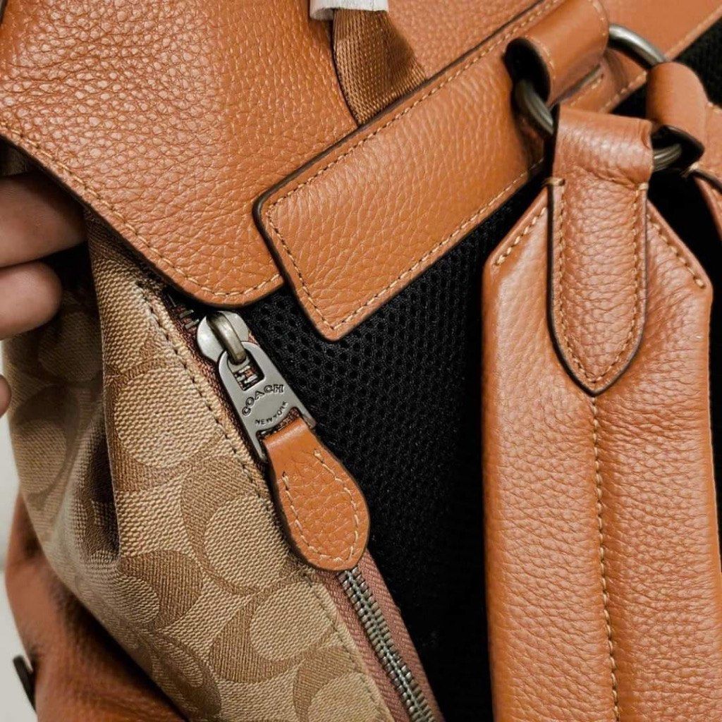 Coach HUDSON backpack 🎒 (Category: Luxury Bags & Wallets) located in Las Pinas. Submitted by yhn_boutique (Listing ID 1242681672, Image 3). Description: New arrival 📌Actual pic posted 📌cod via lalamove/ grab 📌J&T pay today ship today 📌 complete inclusions .