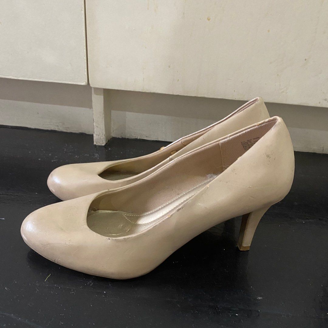Cream Comfort Plus Women Pumps Heels from Payless Size 8