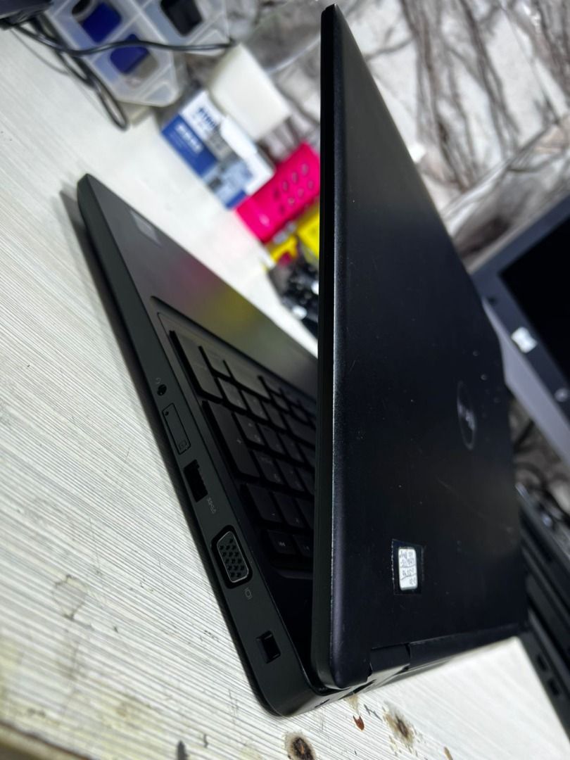 Dell Latitude 5590 FHD 15.6 Business Laptop (Intel Core i58th Gen 16GB