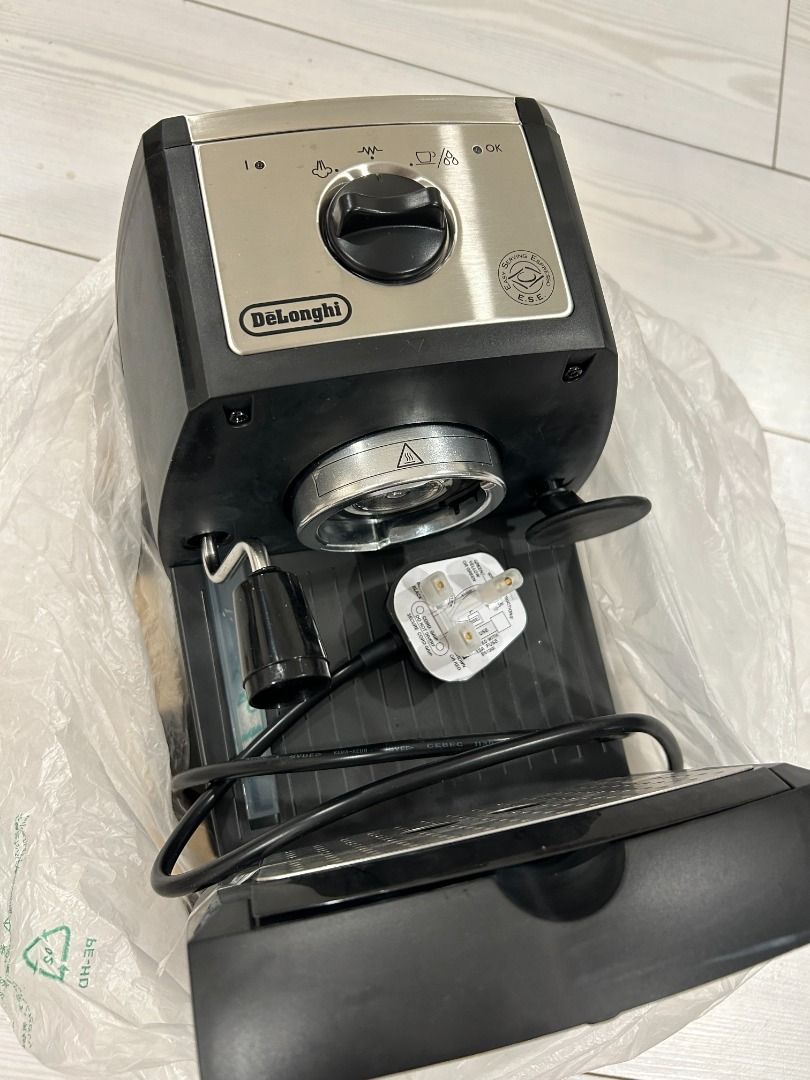 Delonghi Coffee Machine EC156b, 家庭電器, 廚房電器, 咖啡機及咖啡壺 Carousell