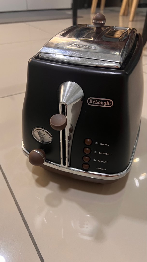 Delonghi Toaster (never used, same as new), TV & Home Appliances