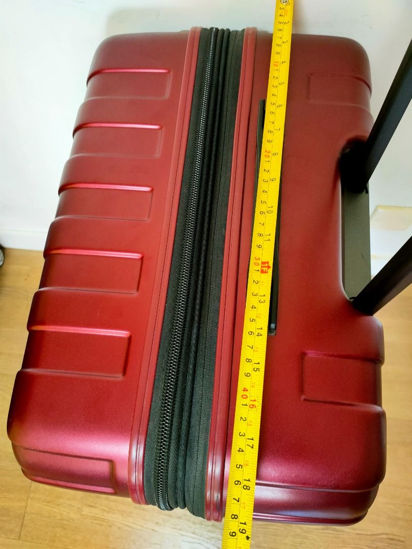 Delsey Vavin max size 35kg extra large perfect working condition