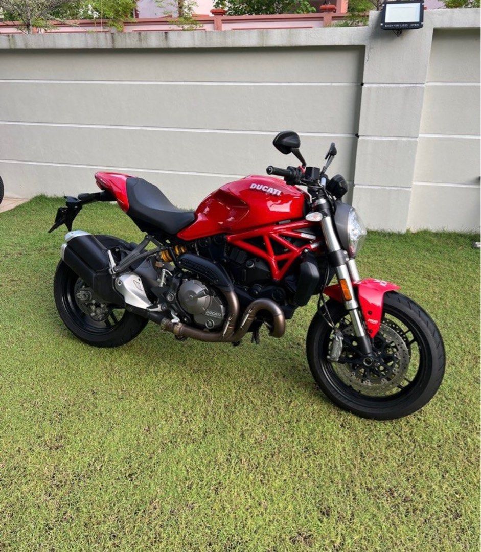 Ducati monster best sale 821 red
