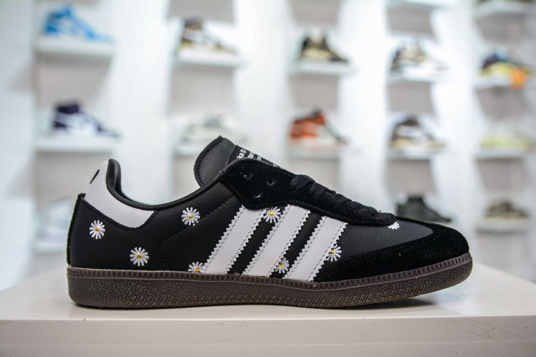 adidas gazelle silver green womens adidas Tischtennis Naked Copenhagen Silvery Daisy Lace Pack UK 3.5 main image 0