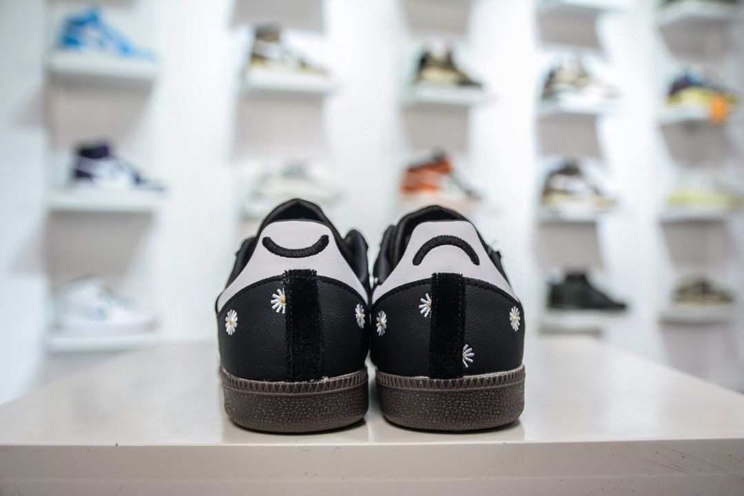 Face Studios x Atmos x Adidas Samba OG ”Embroidered Daisy
