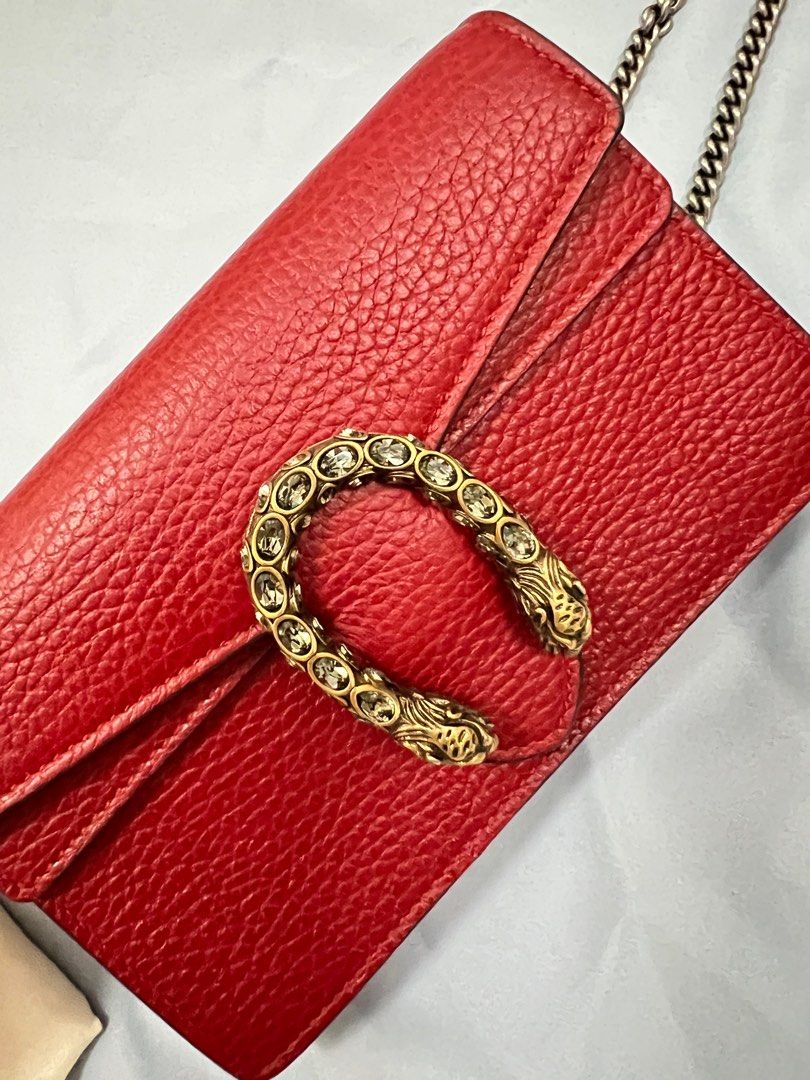 Red gucci bag hotsell with gold chain