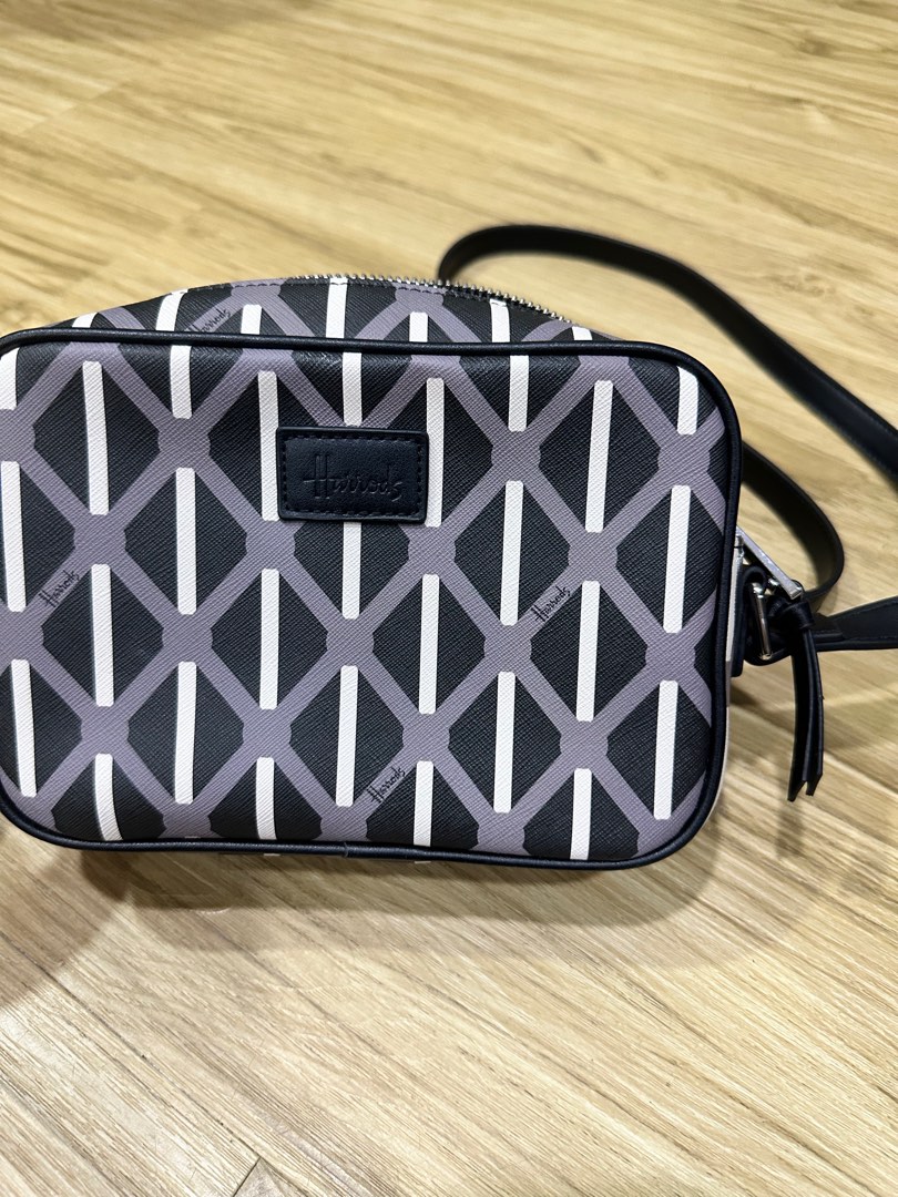 Harrods sling bag Women s Fashion Bags Wallets Cross body