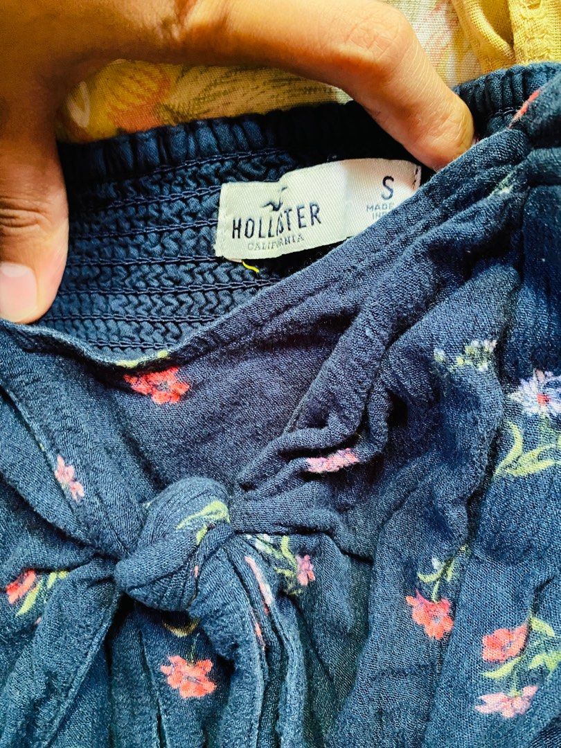 Hollister smocked crop top Women s Fashion Tops Sleeveless on