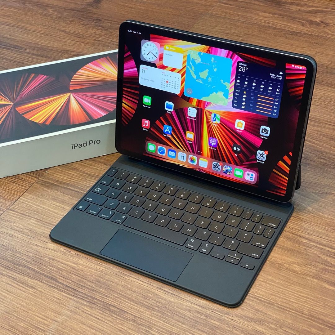 iPad Pro M1 11-inch Wi-Fi 256 Gb Space Gray set Magic Keyboard