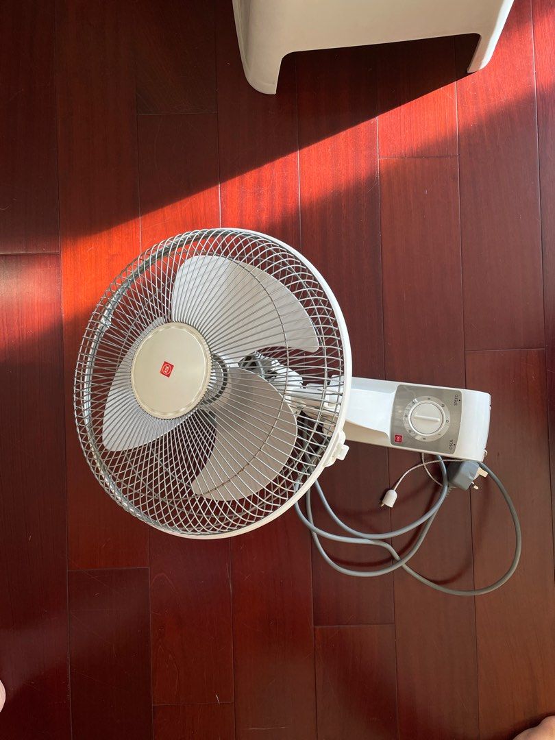 KDK 掛牆風扇 wall hung fan, 傢俬＆家居, 燈飾及風扇, 風扇 - Carousell