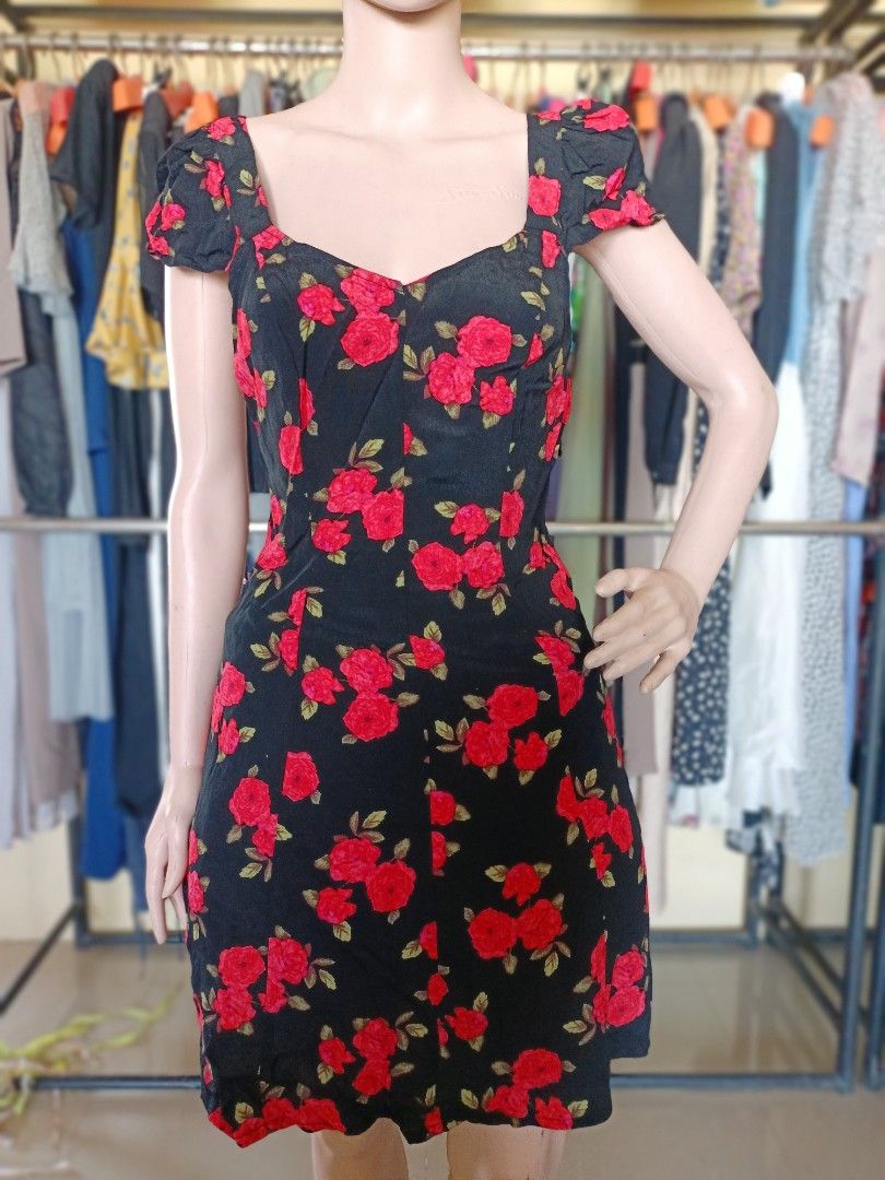 Kimchi blue hotsell red floral dress