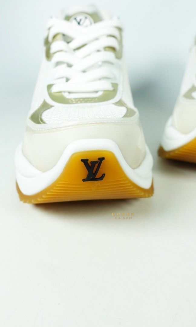 LOUIS VUITTON Run 55 Sneaker White. Size 38