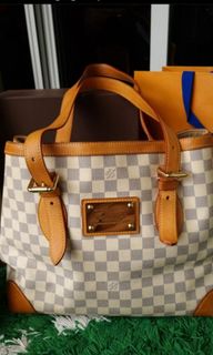 (Category: ) located in . Submitted by luxurysourcedbyjinx (Listing ID 1242564119, Image 1). Description: .