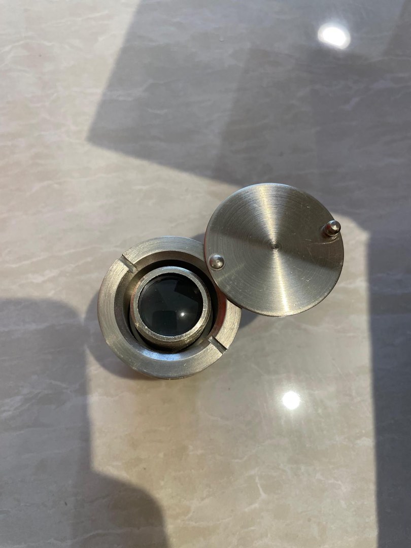 Manual peephole viewer, Furniture & Home Living, Security & Locks, Peephole Viewers & Doorbells