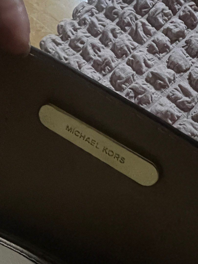 Michael Kors Heart Studded Mercer Bag (Category: Luxury Bags & Wallets) located in Santa Cruz. Submitted by nierol11 (Listing ID 1242624229, Image 2). Description: preloved michael kors Mercer Medium Size.... may konting sign of usage kse po preloved saka may bubble sa isang side but still maganda pa.. na stock lang po. may tape pa un hardware sa ilalim . Pay Now Ship TOM plus sf J&t Courier .