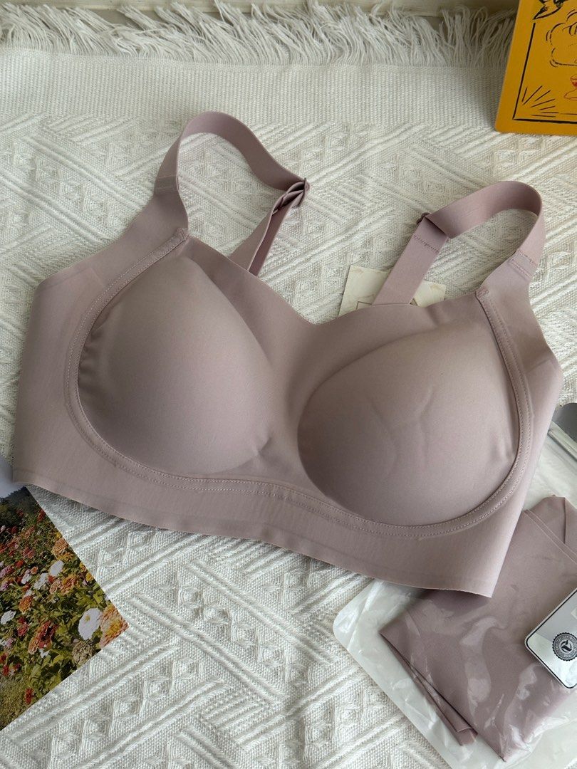 Lululemon Hold True Bra, Women's Fashion, New Undergarments & Loungewear on  Carousell