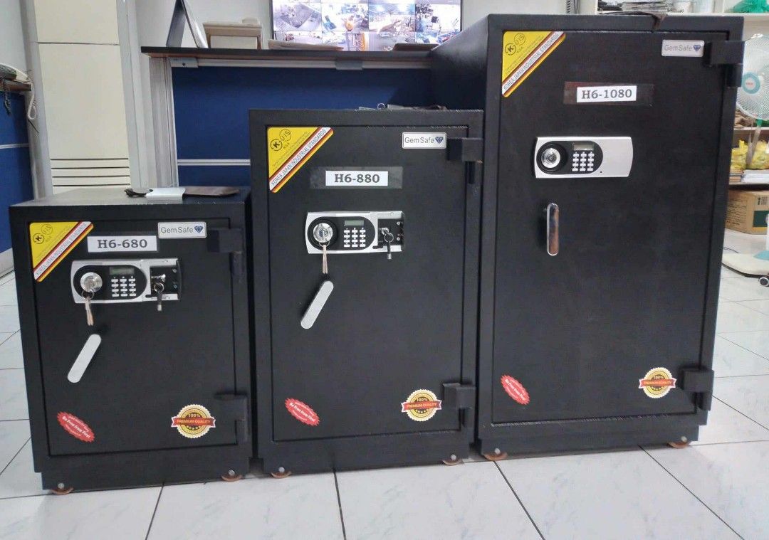 H6-1080 Fireproof Digital Safety Vault (Category: Safe) located in Taguig. Submitted by online_tindako (Listing ID 1242652821, Image 2). Description: brand: Gemsafe fire rating: 1hour body thickness: 25mm door thickness: 22mm solid steel door open in 180 degrees with 3layer adjustable with mini drawer with key electronic digital lock with master key with wheels.