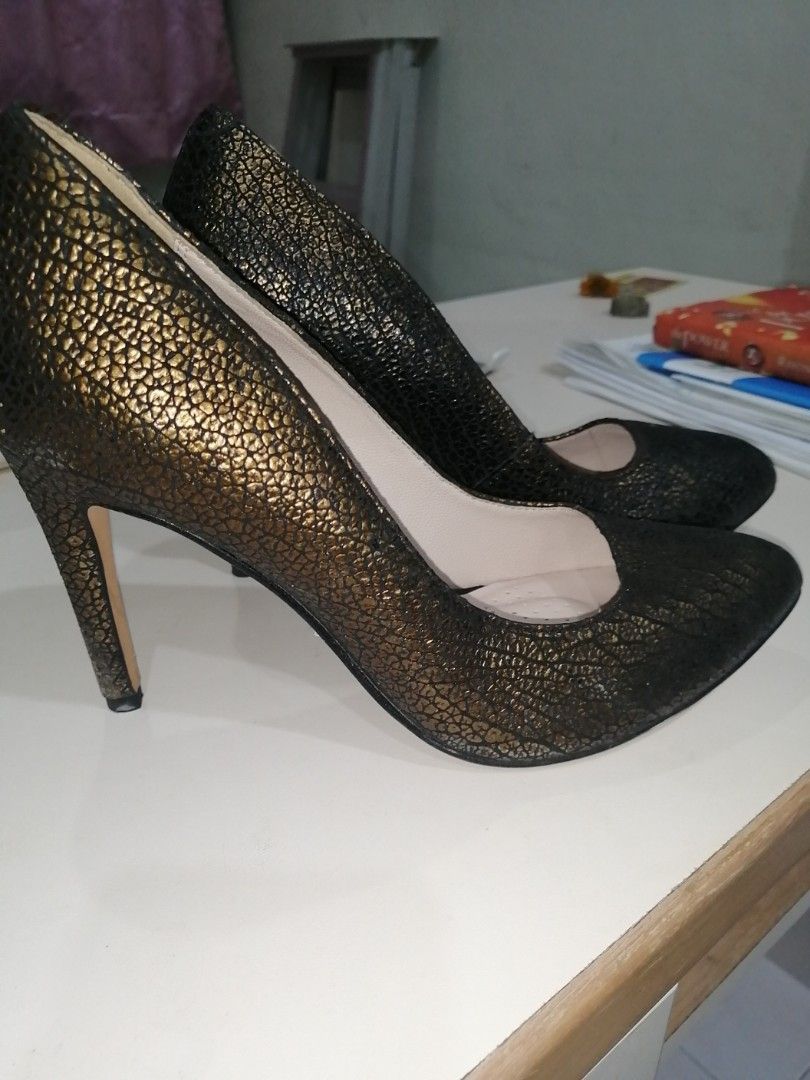 CLARKS HEELS MEMORY FOAM ALDO CHARLES KEITH CHRISTY NG