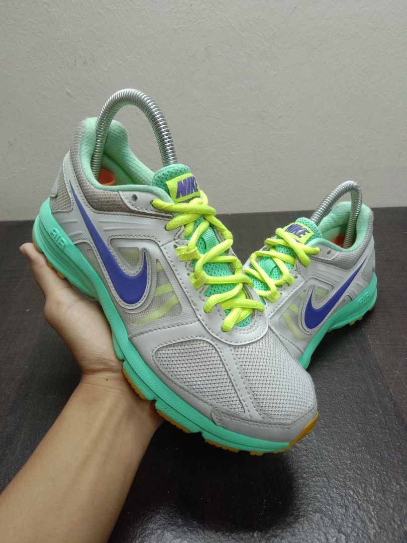Nike top relentless women's