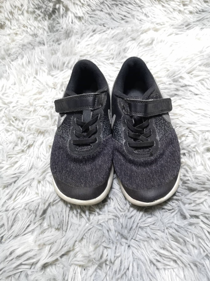 cheap black nike runners