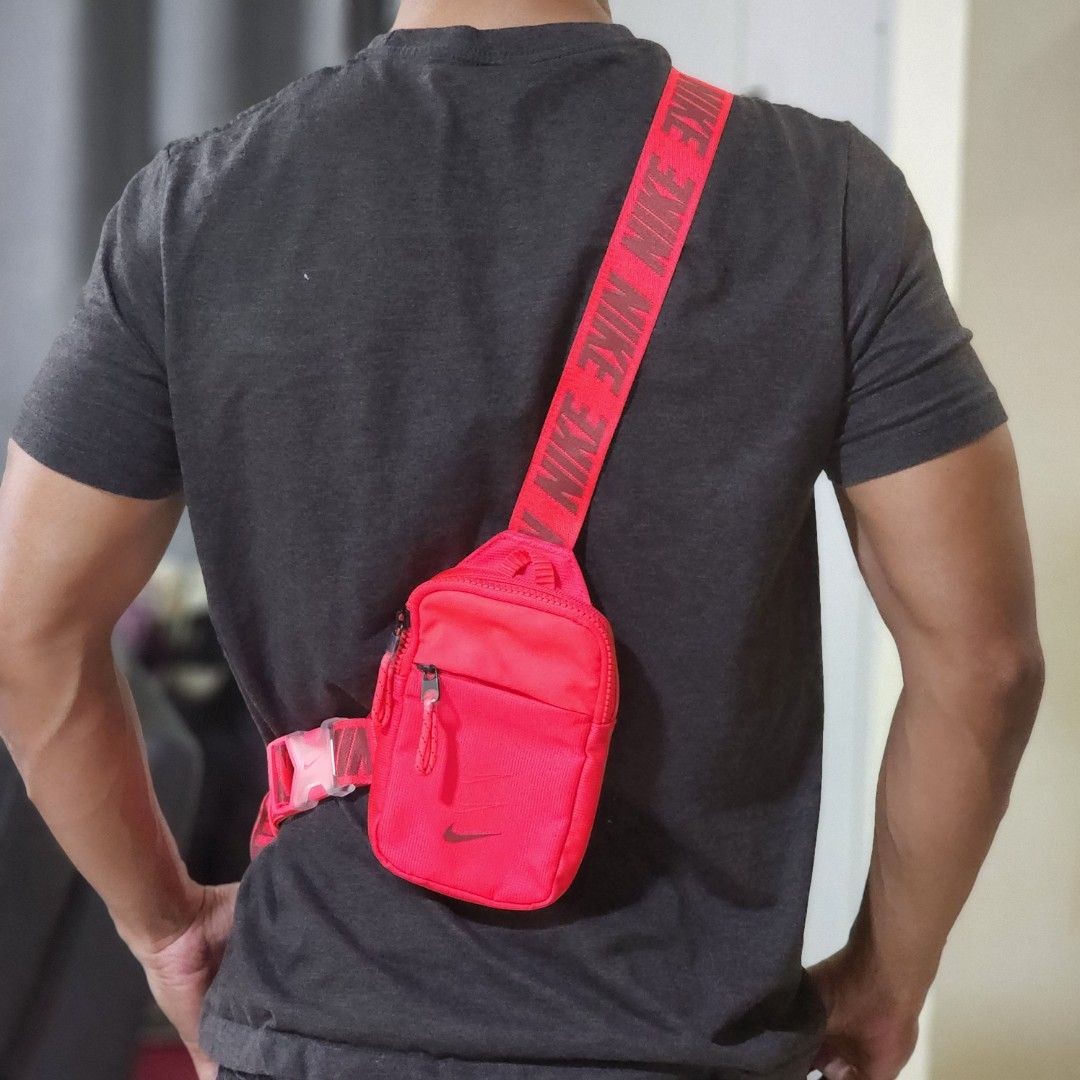 Red nike 2024 pouch