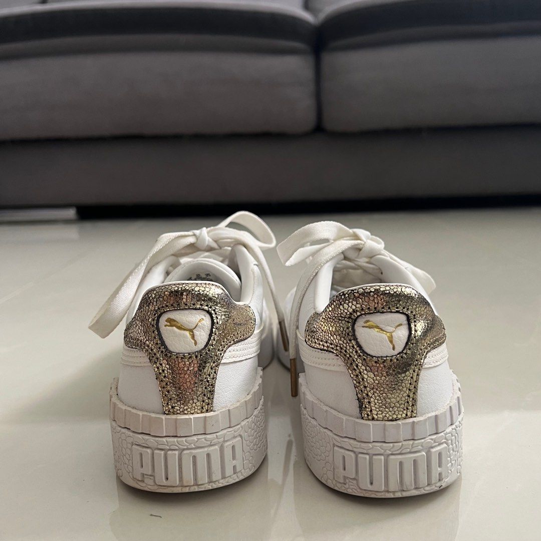 White pumas discount with gold toe