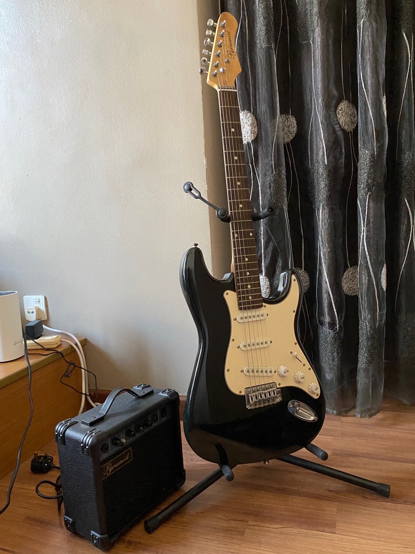 Pyramid black electric guitar (full setup), Hobbies & Toys, Music