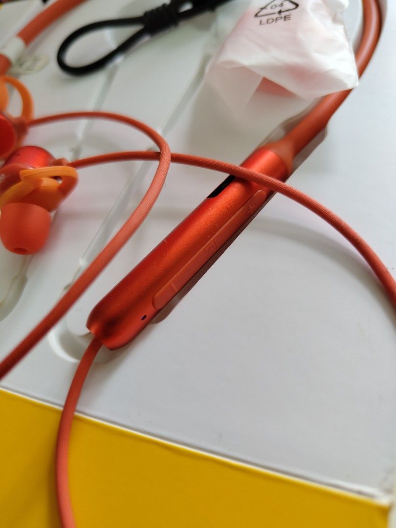 Realme buds wireless deals orange color