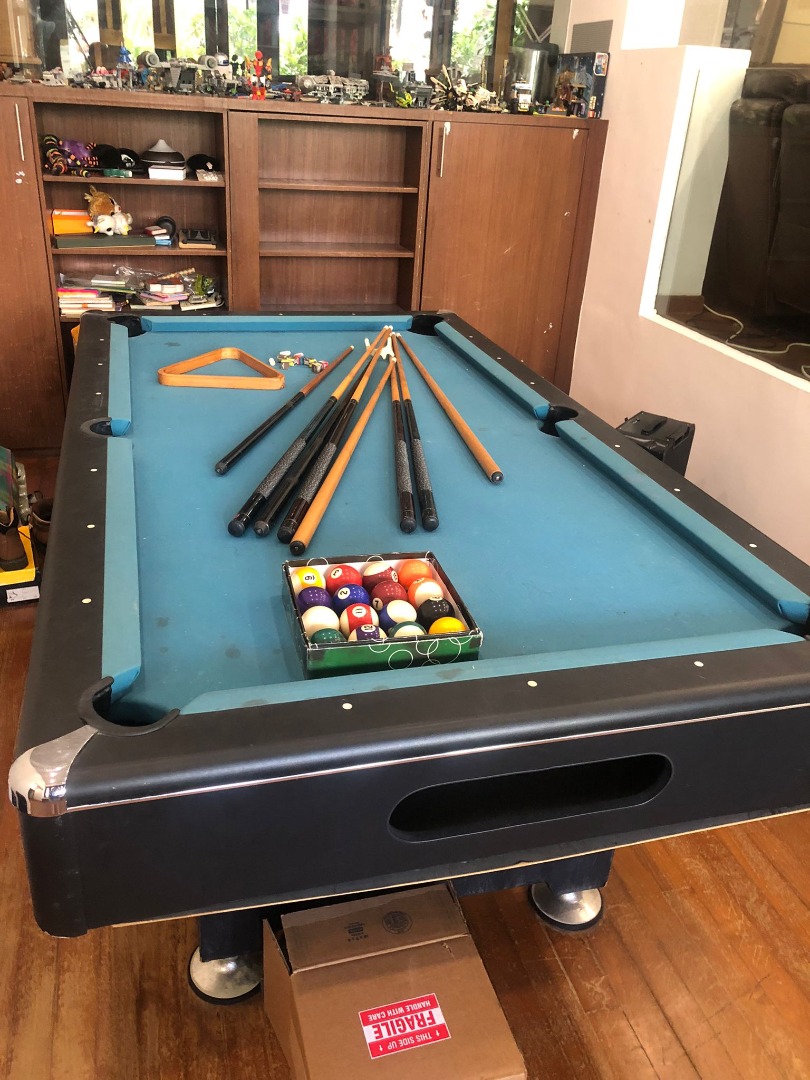 Royal 7 Foot Pool Table, Sports Equipment, Other Sports Equipment and
