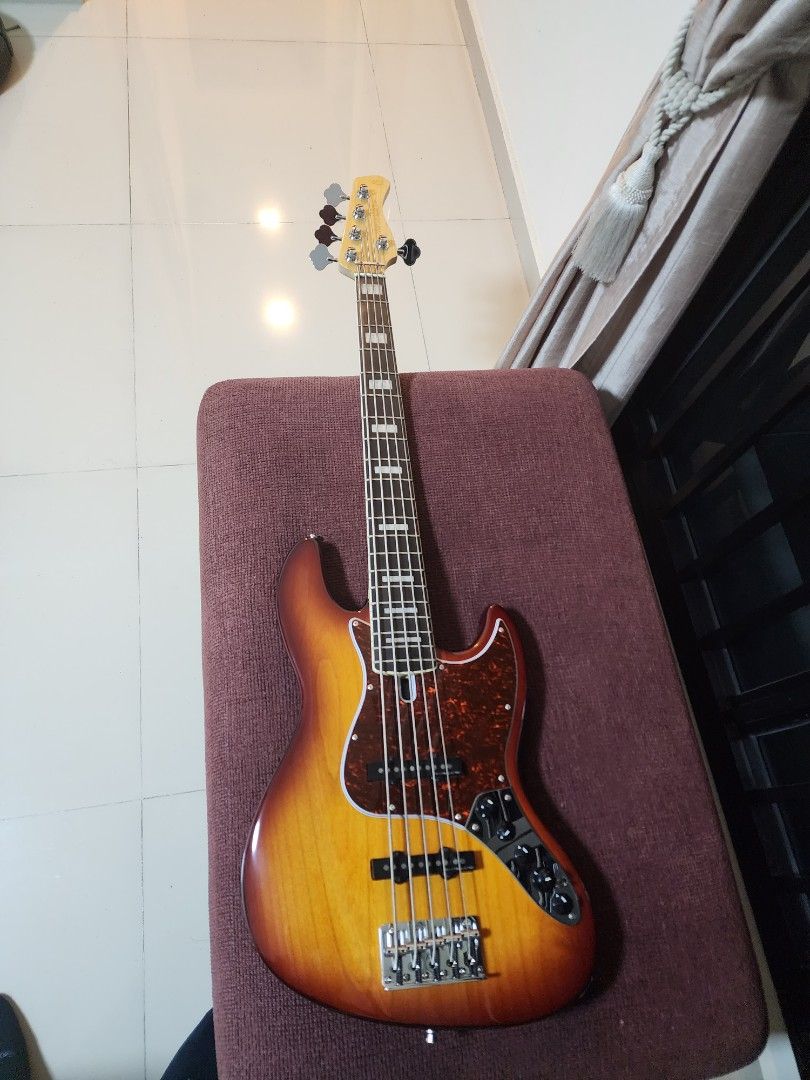 Sire V7 2nd Gen Sunburst Hobbies Toys Music Media Musical